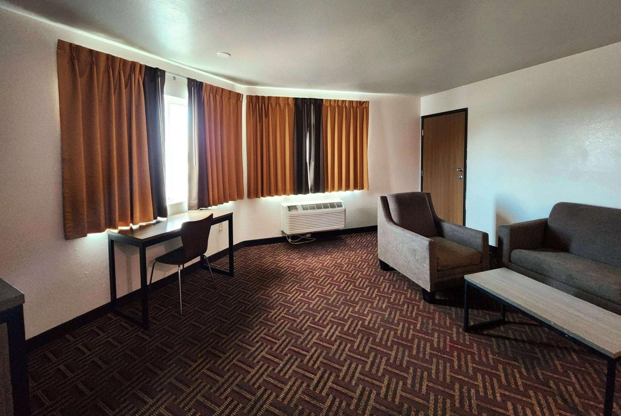 Super 8 By Wyndham Austin North/University Area Exterior photo