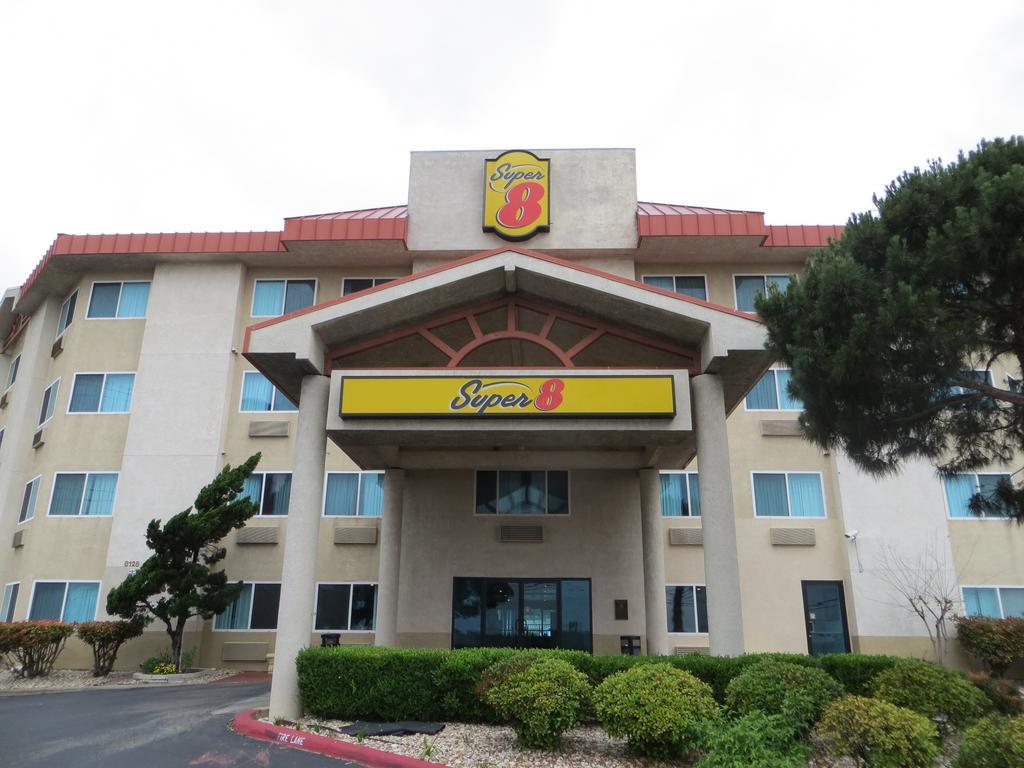 Super 8 By Wyndham Austin North/University Area Exterior photo