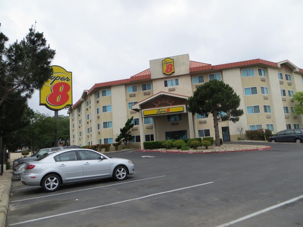 Super 8 By Wyndham Austin North/University Area Exterior photo