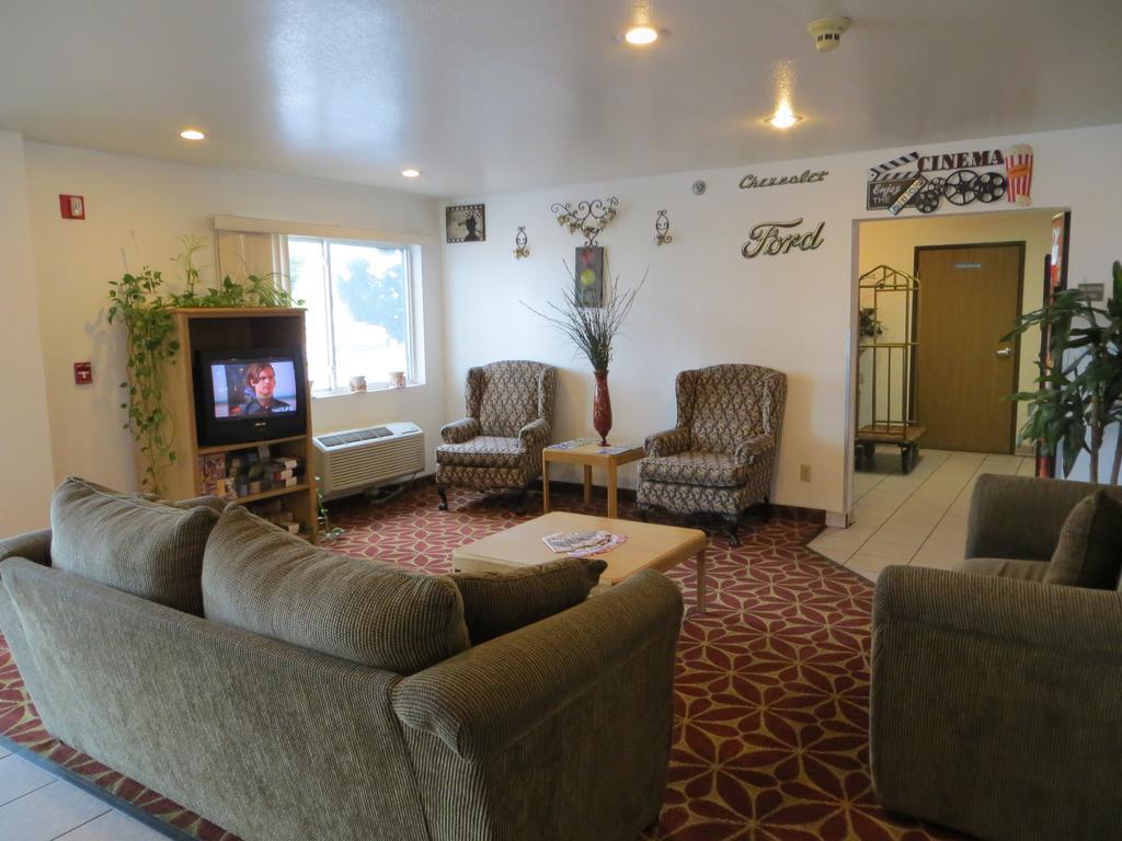 Super 8 By Wyndham Austin North/University Area Room photo